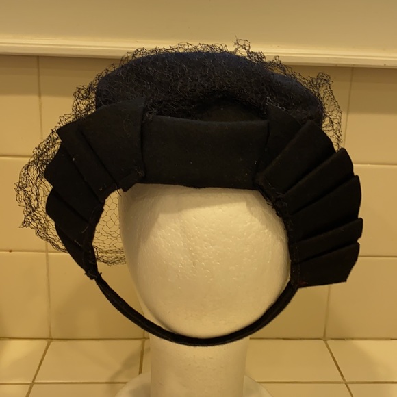 Vintage Betty Co Ed Pillbox hat for collection - Picture 5 of 10